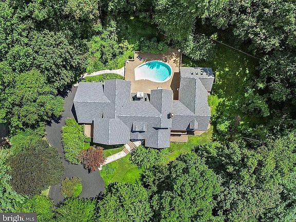 2nd image of 2 Roland Ct