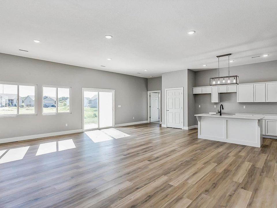 724 N Redbud Ave, Valley Center, KS 67147 Zillow
