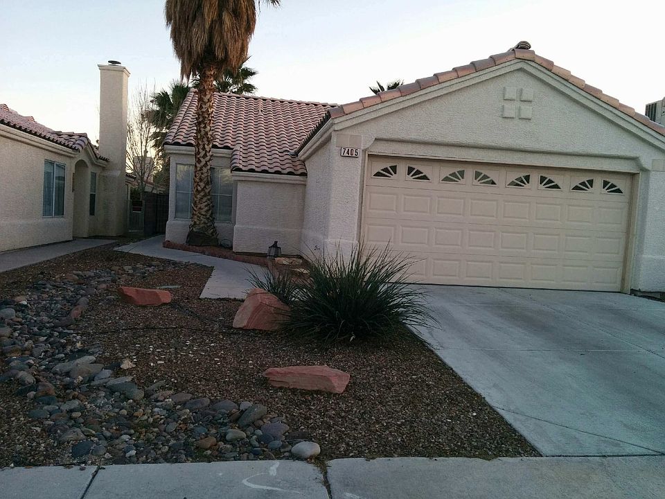 2 Car Garage with driveway space for additional space or con