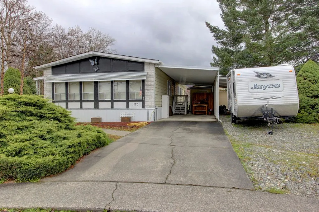 1125 Lee Roze Ln photo 1