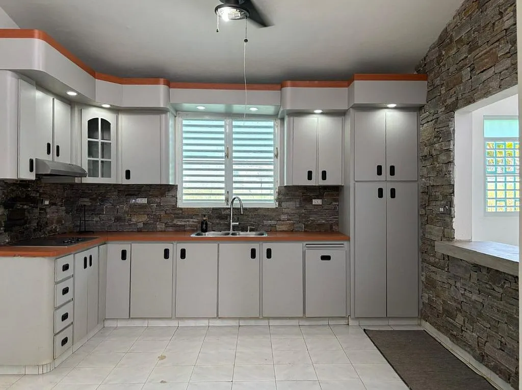 3 bed, 3.0 bath, 2000 sqft, $1,850 — Photo 2