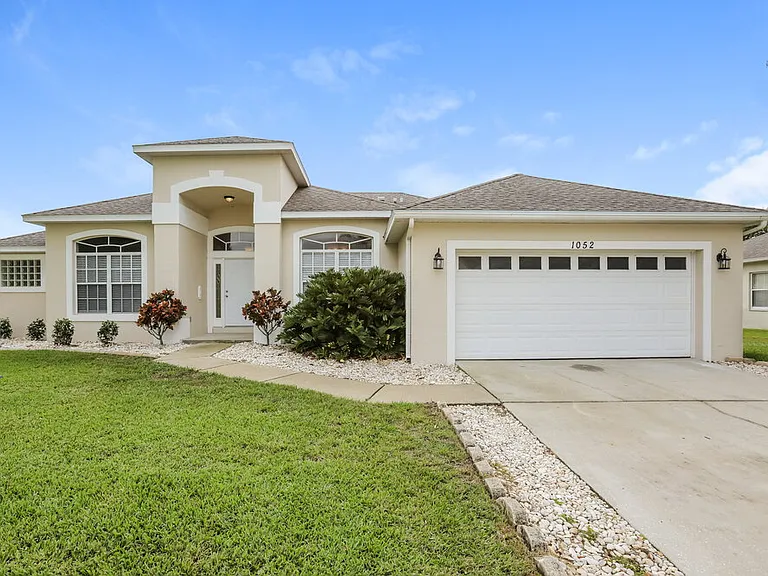 1052 Sadie Ln — Photo 1