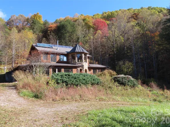 1422 Middle Fork Rd, Hendersonville, NC 28792