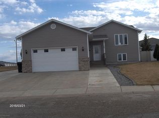 705 Jade St, Dickinson, ND 58601