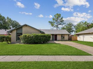 902 Spring Lake Dr, Garland, TX 75043