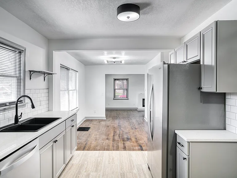 5647 Olive St — Photo 10