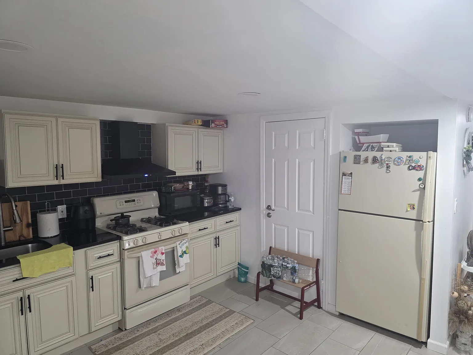 2 bed, $2,400 — Photo 1