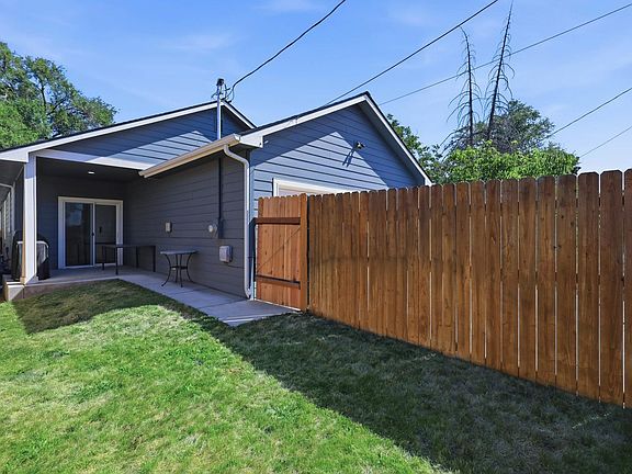 3rd image of 1525 W Fairview Ave