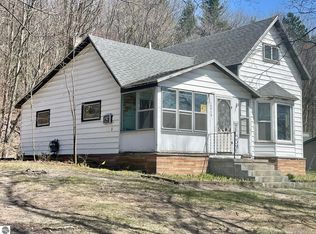 10978 Platte St, Honor, MI 49640