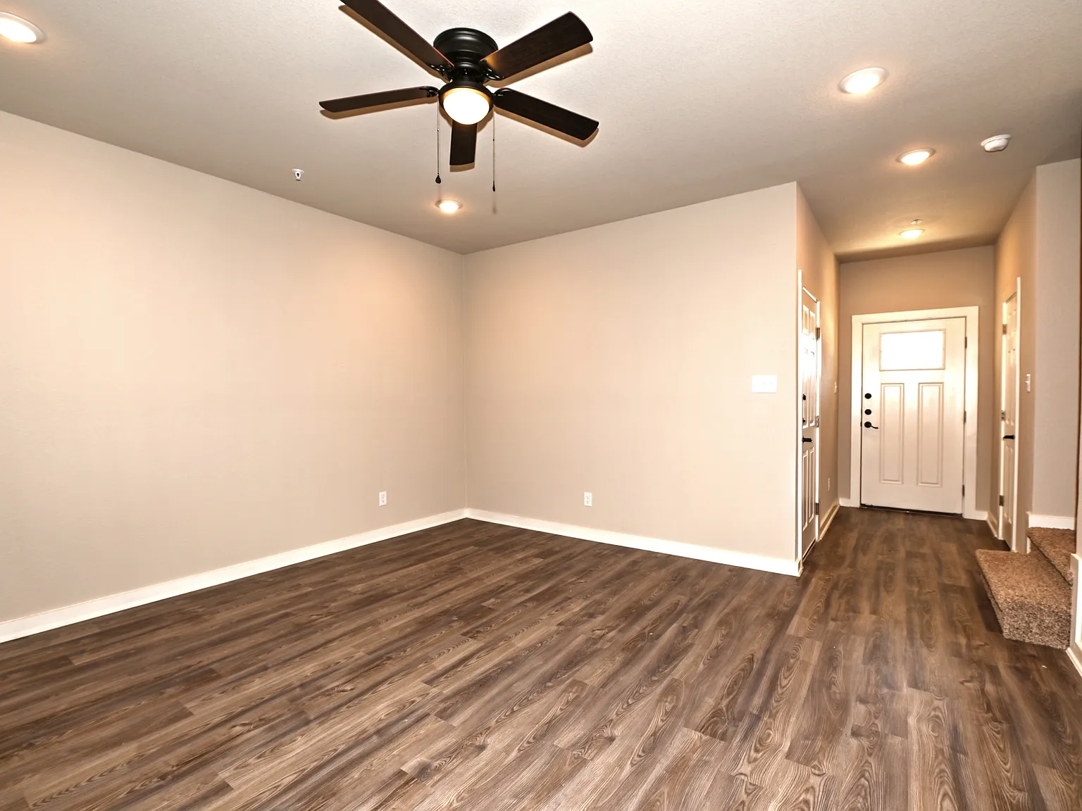 3 bed, 2.5 bath, 1362 sqft, $1,600 — Photo 4