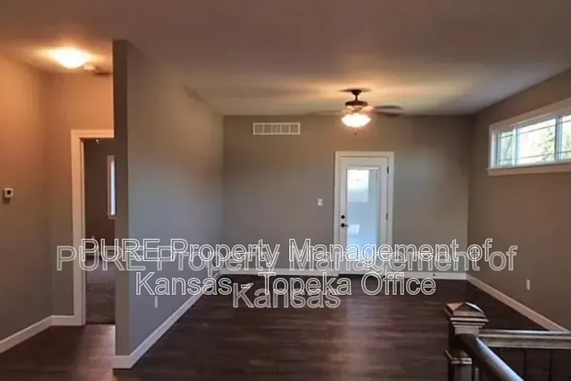 3 bed, 3.0 bath, 2051 sqft, $1,975 — Photo 3