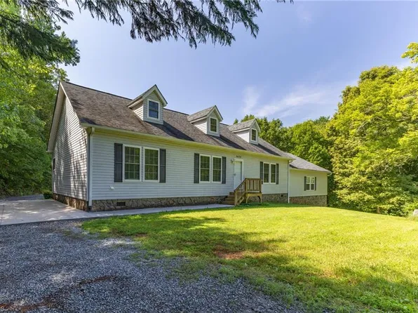 3636 Shacktown Rd, Yadkinville, NC 27055