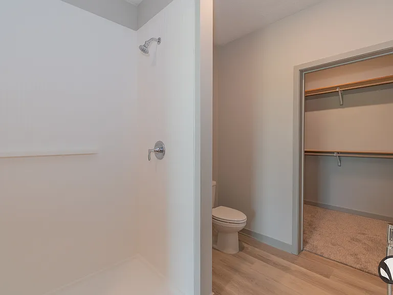 Chateau at Yankee Hill Apartments — Photo 25