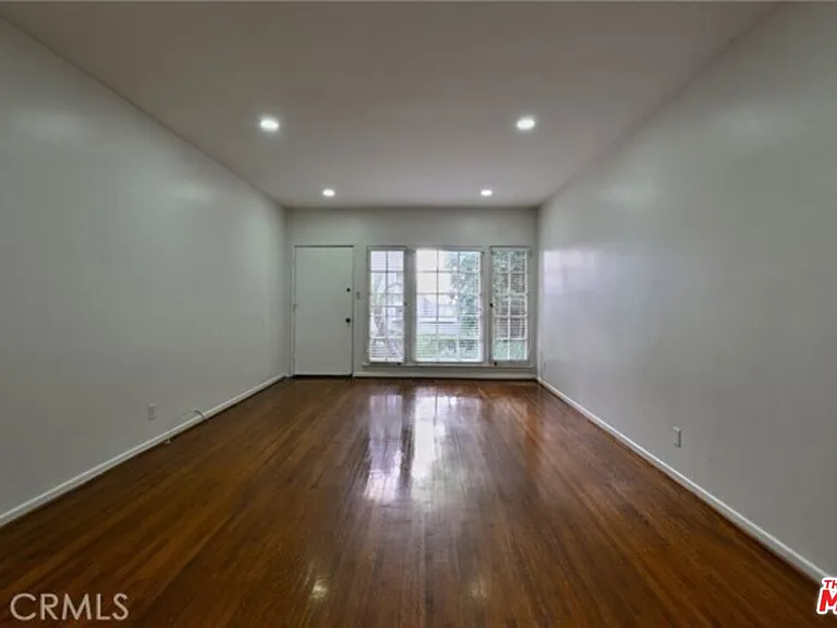 149 S Crescent Dr #C — Photo 2