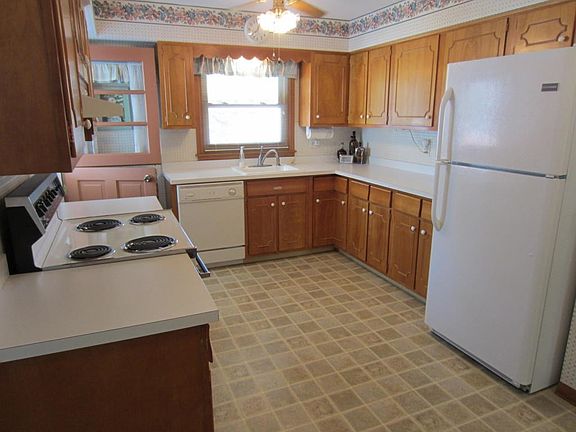 Kitchen w/appliances