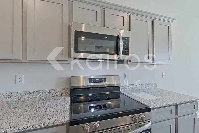 2083 Banyan Cir — Photo 10