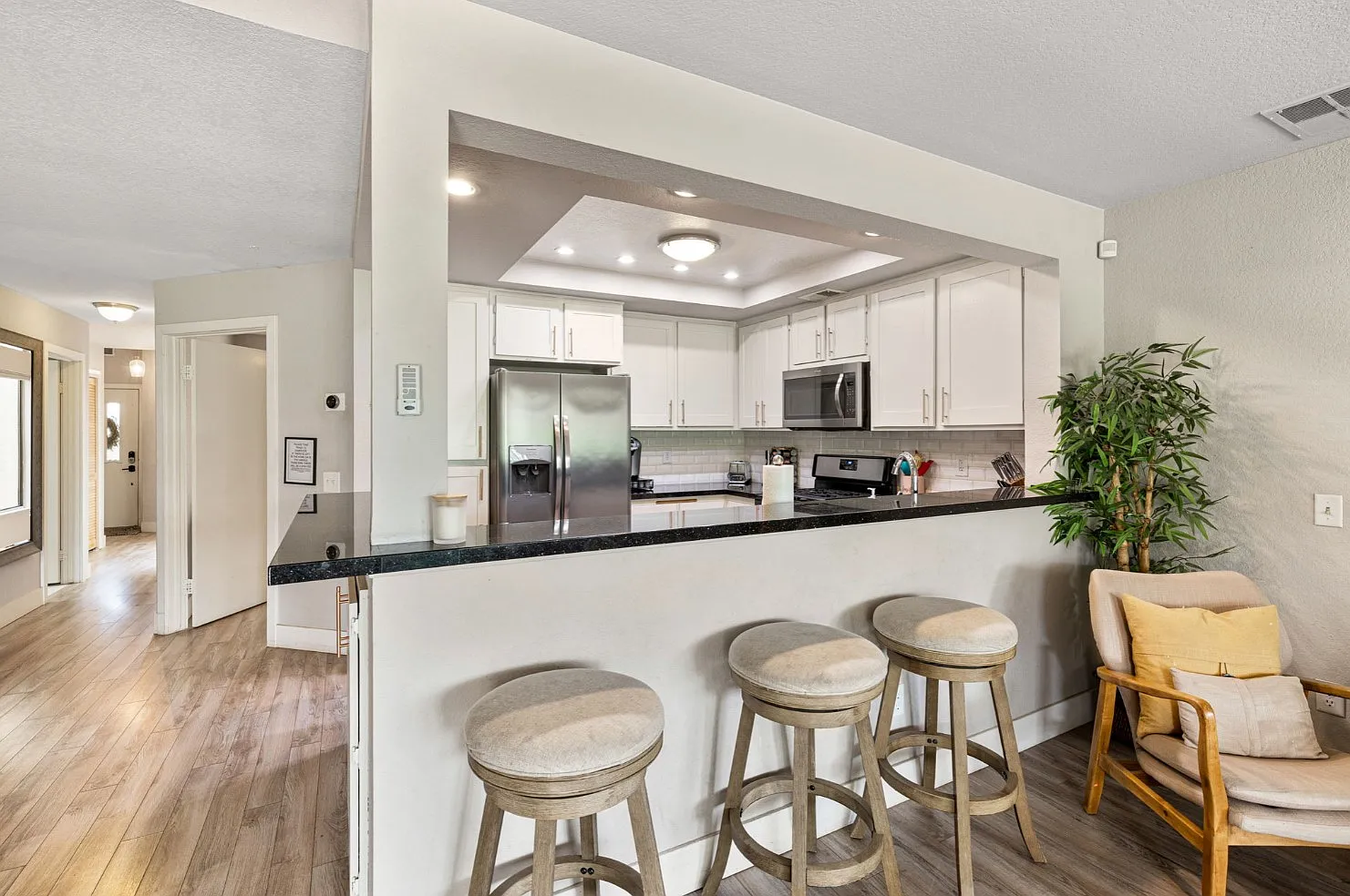 3 bed, 1808 sqft, $3,200 — Photo 3