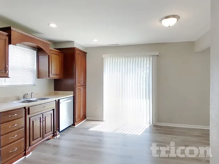7629 Mansfield Way — Photo 6