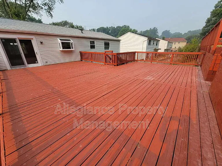 7598 Springfield Hills Dr — Photo 34
