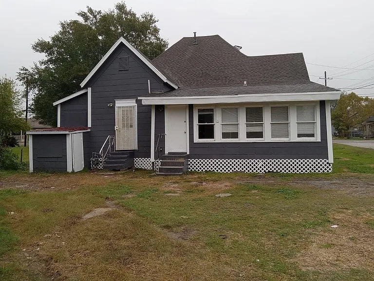 690 Avenue E — Photo 6