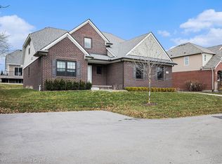 2210 Greenan Ct, Lake Orion, MI