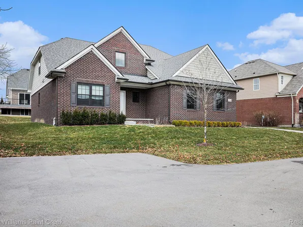 2210 Greenan Ct, Lake Orion, MI 48362