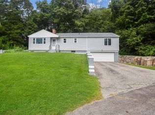 21 Meadowview Ter, Monroe, CT 06468