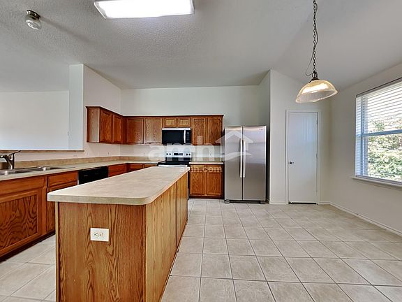 4th image of 1628 Logan Dr