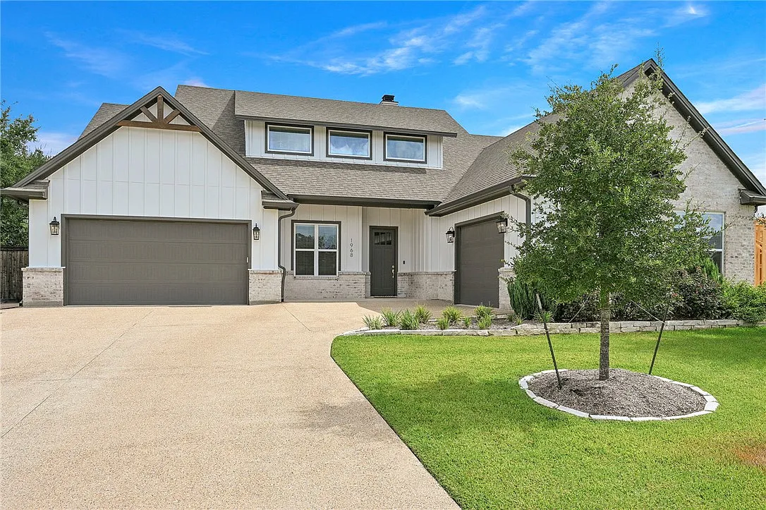 4 bed, 4.5 bath, 3767 sqft, $5,750 — Photo 1