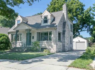 912 Osheridan St, Madison, WI 53715