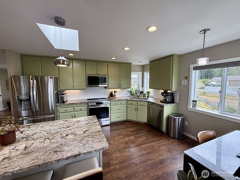 5th image of 2270 S 7TH Avenue