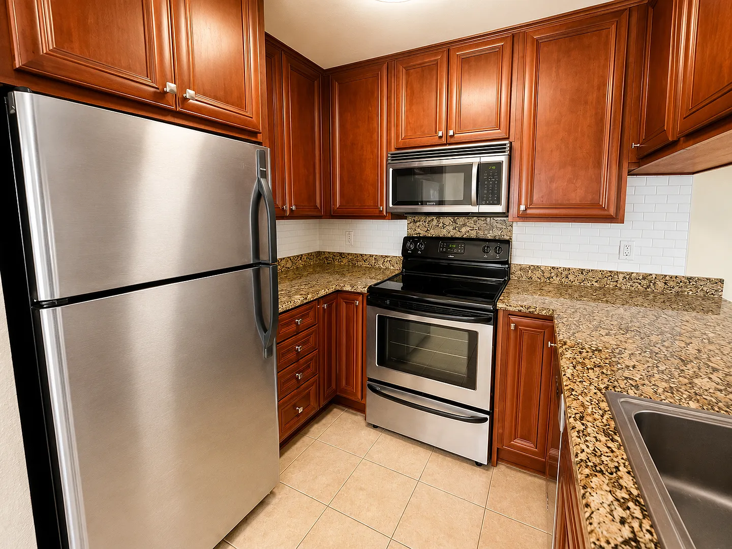 Charming 1 Bedroom Condo in Prime Hillcrest Location Available Now! — Photo 3