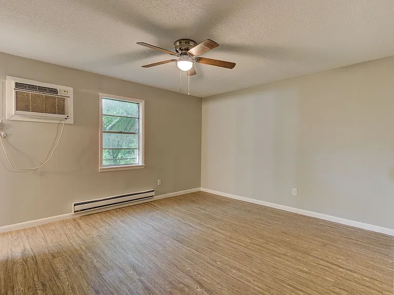 The Azalea: 1 & 2 Bedroom Apartments — Photo 9
