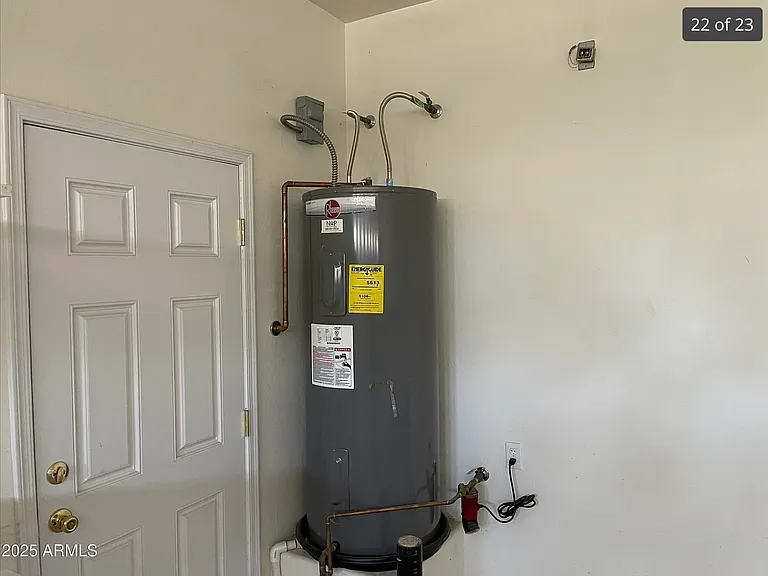 512 W Brown St — Photo 19