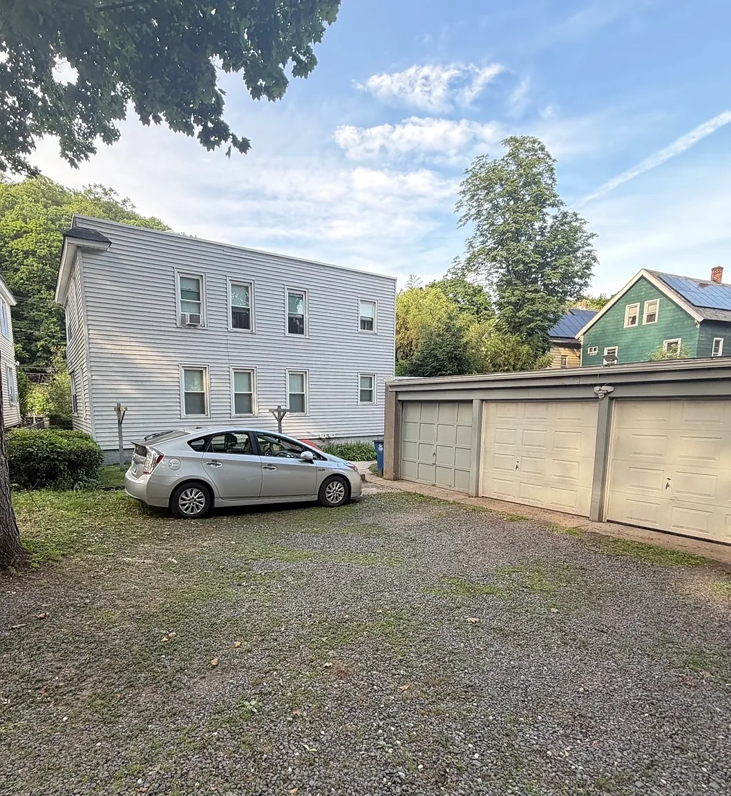 64 Grace St — Photo 2