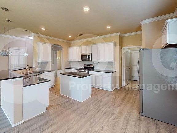 4th image of 400 Plum Ct