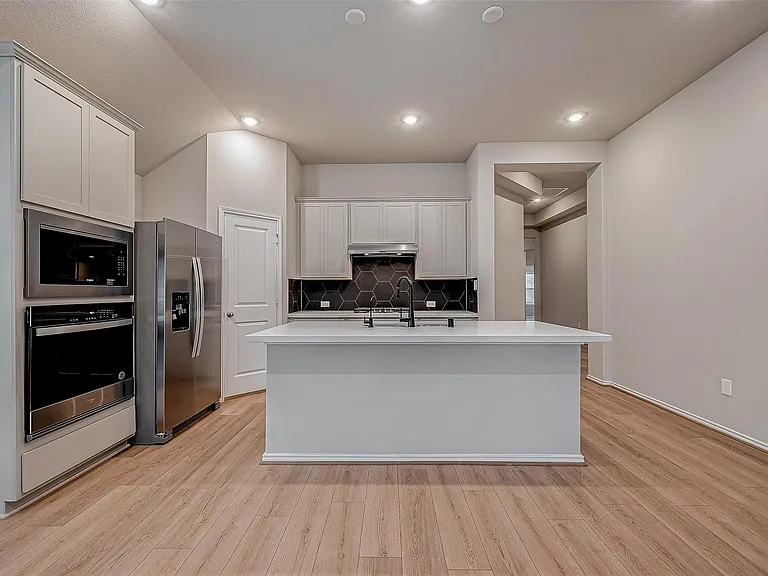 8539 International Falls Dr — Photo 15