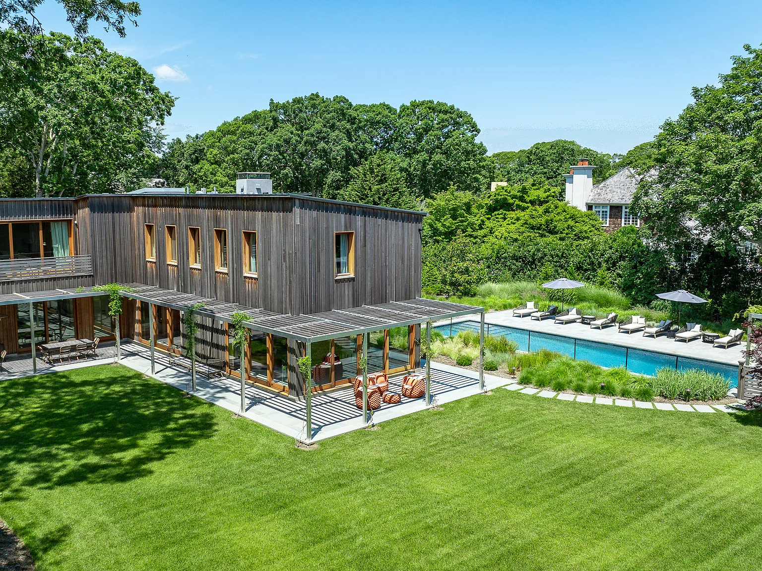 Stunning New East Hampton Village Rental — Photo 2