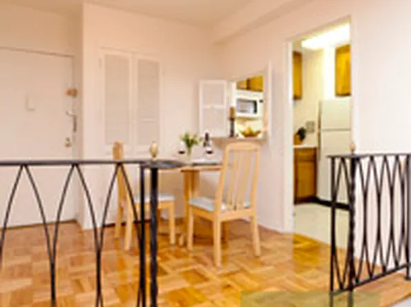 301 East 48th Street image 1 of 7