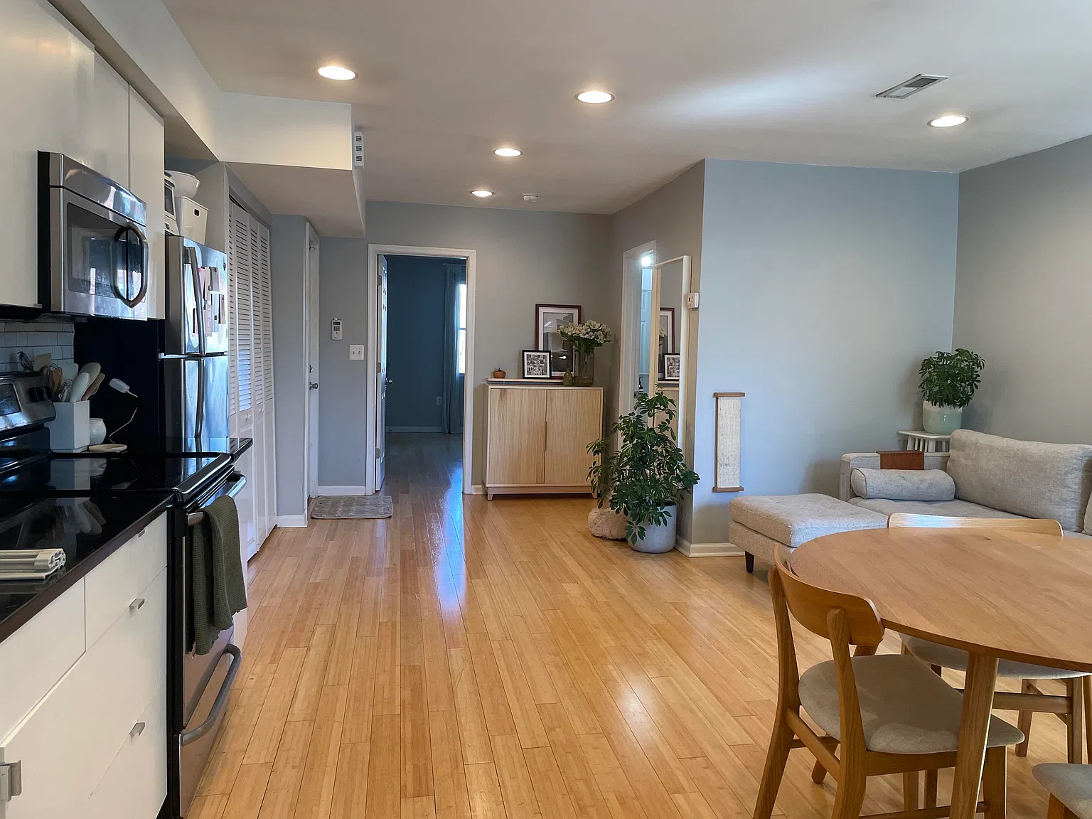 1121 Queen St NE — Photo 4