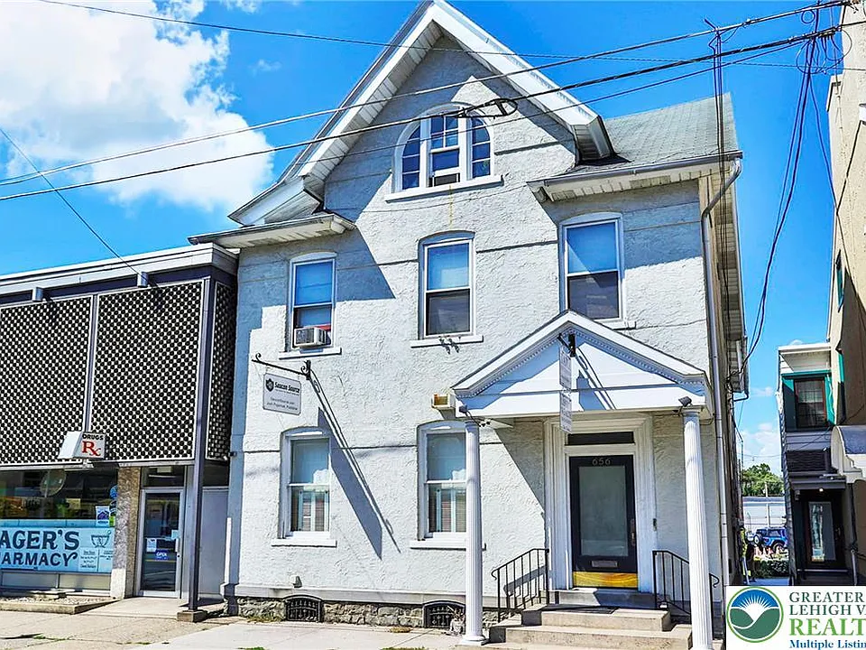 656 Main St #3