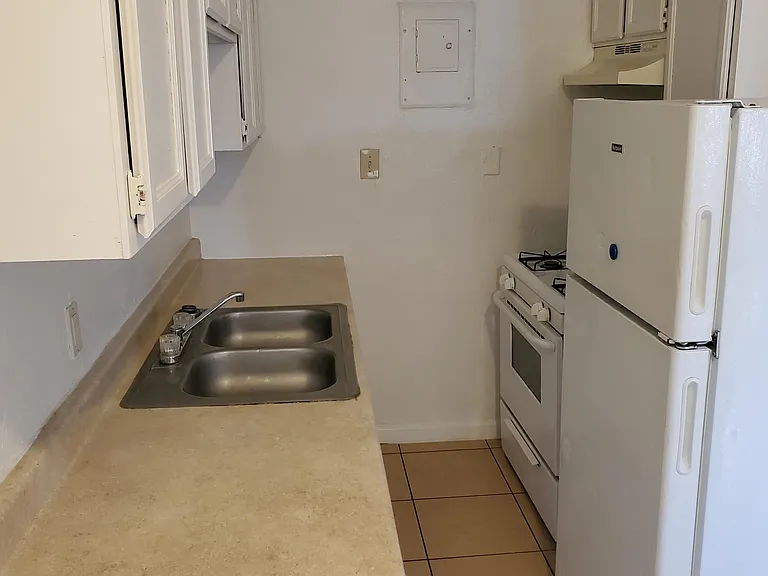 2570 Traction Ave #6 — Photo 3