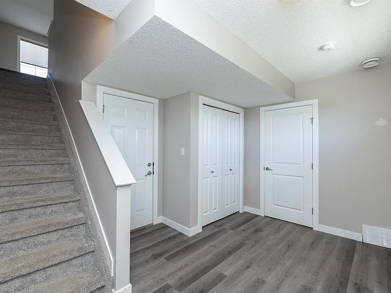 2610 Maple Way NW — Photo 3