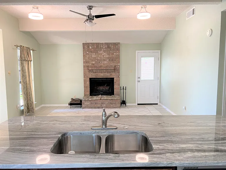 505 Valley Spring Dr — Photo 8