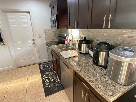 4th image of 417 Valley Dr