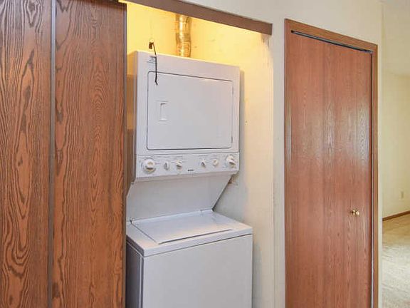 5th image of 2760 Brookdale Ct N