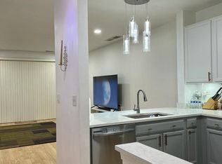880 Genesee Dr, Naperville, IL 60563