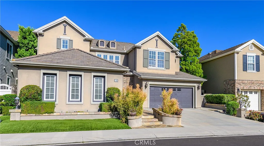 5 bed, 4226 sqft, $8,300 — Photo 2
