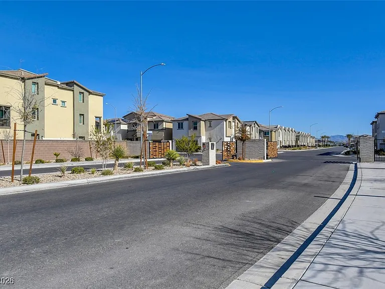 7030 Spicy Merlot St — Photo 18