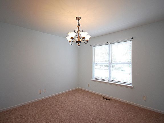 5th image of 1335 Fergie Ct